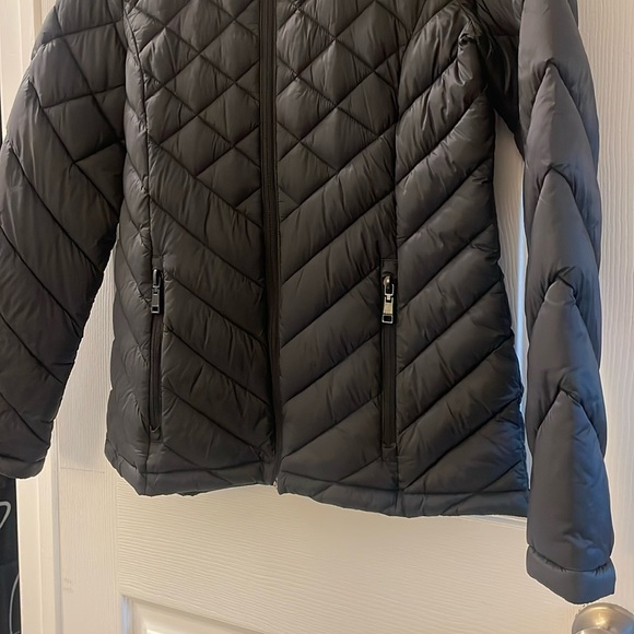Tommy Hilfiger Puffy Jacket - NWOT - Picture 6 of 13